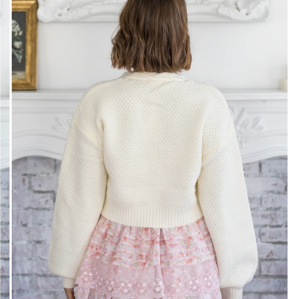 Casual White Knit Sweater with Pink Bows and Heart Pockets - Picture 2 of 3